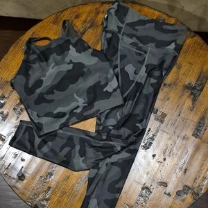 Camouflage Women's Old NAVY Leggings and Sports Bra